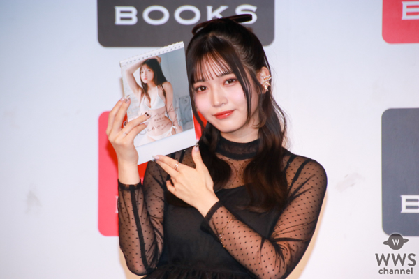 黒嵜菜々子、透けドレス姿でカレンダー発売イベントに登場！セクシーSHOT盛りだくさん『彼女感』あふれる作品に