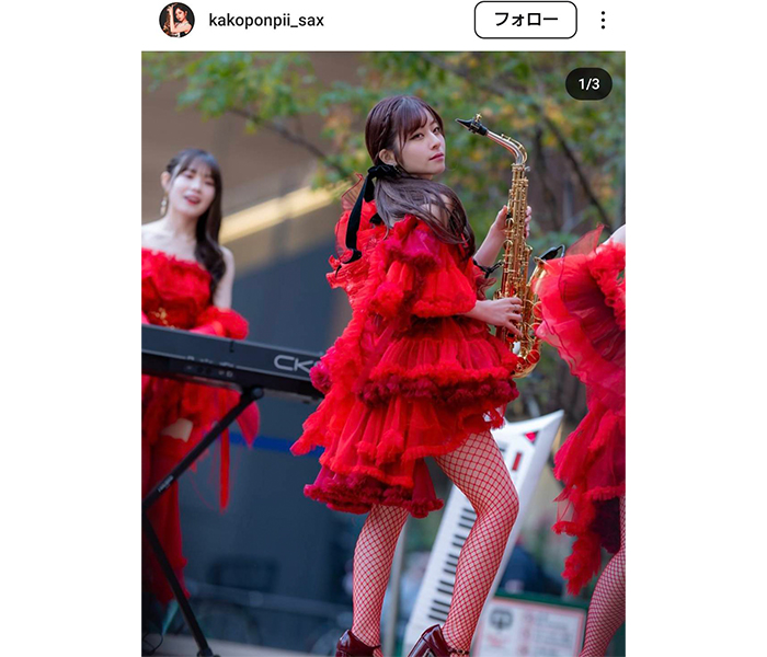 CiON・佳子、情熱カラーの衣装からチラリ網タイツがセクシー！