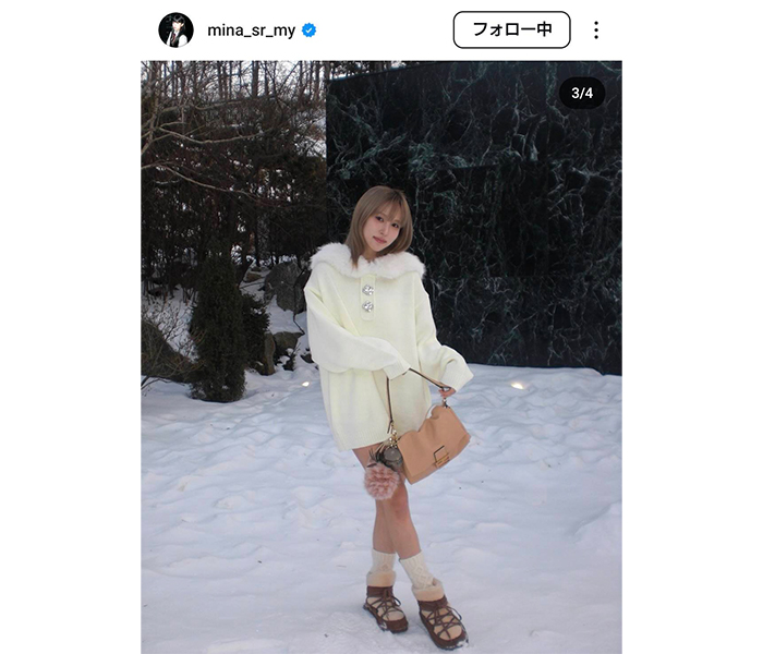 미나(MINA)、可愛すぎるホワイトコーデで美脚チラ見せ！！