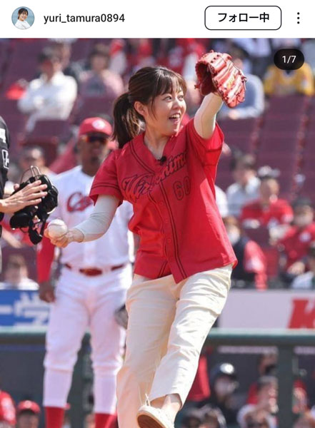 元気いっぱい！田村友里がパンツスタイルで始球式に登場！