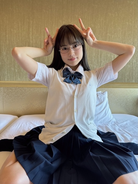 日本一制服姿が似合うメガネ女子・天宮花南、コスプレイヤーとしても可愛すぎると話題に！