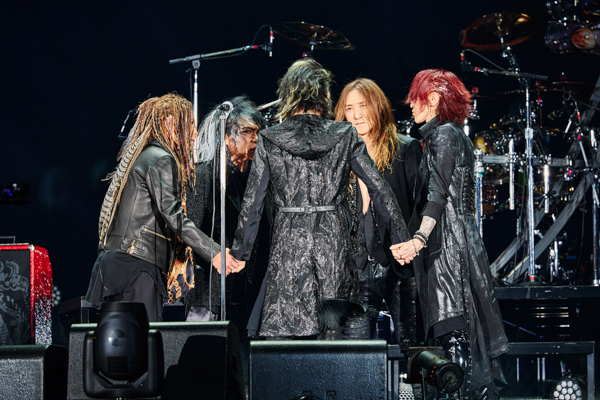 【ライブレポート】LUNA SEA、14年ぶり東京ドームで唯一無二のロックサウンド響かせる！ 「光しか見えてないからね」＜LUNATIC TOKYO 2025 -黒服限定GIG-＞