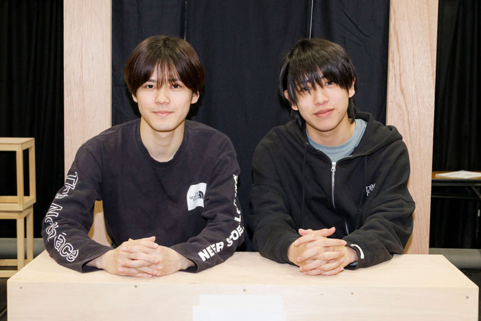 少年忍者・北川拓実＆小田将聖　W主演「歌もダンスもある盛りだくさんな内容」に舞台『君のクイズ』稽古場レポート＆コメント到着