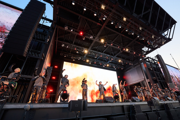 大阪・関西万博にJr.EXILEが集結しSP LIVEを開催！＜オフィシャルレポート＞
