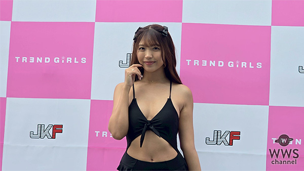 【動画】木下ひまり、へそ見せセクシーな黒水着でTREND GIRLS撮影会 2025の盛り上がりを語る！