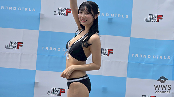 【動画】小野坂ゆいか、リボンがアクセントのブラック水着でTREND GIRLS撮影会 2025の盛り上がりを語る！