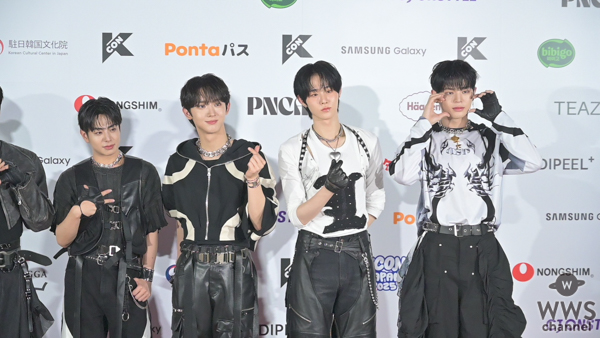 EVNNE（イブン）が異素材ミックスの近未来感とストリート感を融合させたファッションで登場！＜KCON JAPAN 2025＞