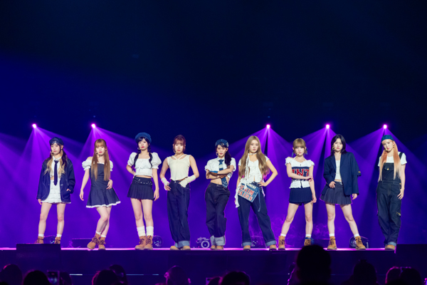 ME:I『KCON JAPAN 2025』で最新曲やカバー曲披露！1年ぶりに成長した姿で堂々パフォーマンス！