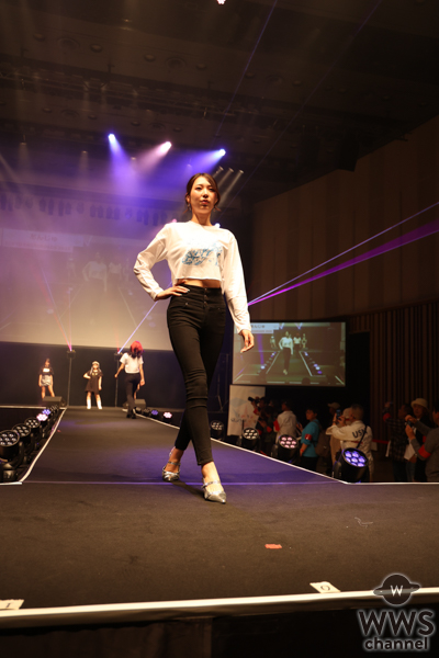 【写真特集】うーちゃん、White Cinderellaのキレかわ系衣装でランウェイを歩き会場を魅了！＜TOKYO CROSSROADS 2025＞