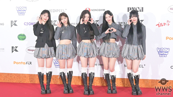 RESCENEがガーリーでシックなユニフォーム風ファッションコーデで登場！＜KCON JAPAN 2025＞
