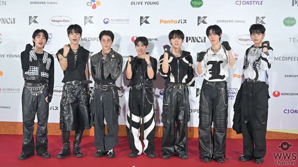【動画】EVNNE、圧巻ビジュのレザースタイル姿でレッドカーペットに登場！＜KCON JAPAN 2025＞