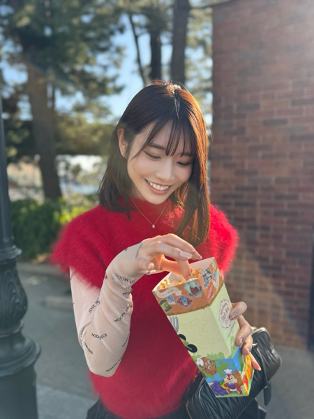 「可愛すぎる日本の宝」河北彩伽、赤コーデでディズニー楽しむ様子を公開！