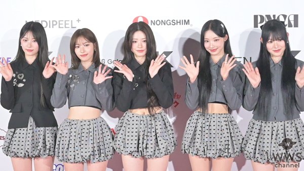 RESCENEがガーリーでシックなユニフォーム風ファッションコーデで登場！＜KCON JAPAN 2025＞
