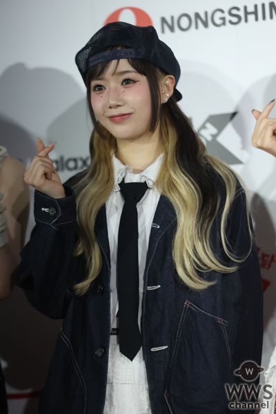 【動画】ME:Iが美脚あらわなガーリーコーデでレカぺに登場！＜KCON JAPAN 2025＞
