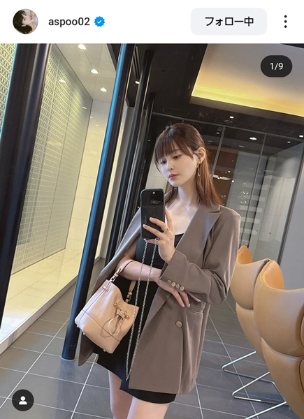 岸明日香、美脚あらわな大人ジャケットコーデにファン「可愛すぎ」