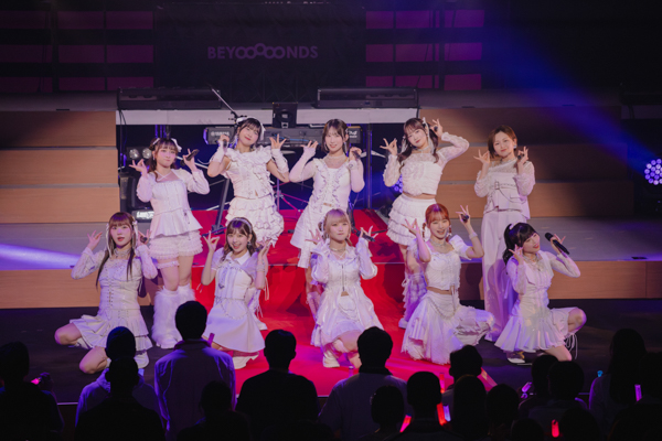 BEYOOOOONDS、卒業控える島倉りかと10人で最後のツアー始動!華やかなボールルーム演出で春ツアー初日を飾る
