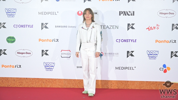 BIGBANG・D-LITE(DAESUNG) ホワイトのライダースジャケットで華麗に登場！＜KCON JAPAN 2025＞