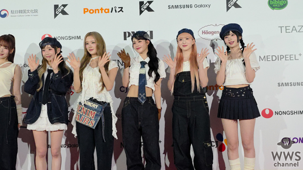 【動画】ME:Iが美脚あらわなガーリーコーデでレカぺに登場！＜KCON JAPAN 2025＞