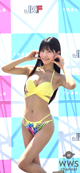 【動画】桜空もも、鮮やかな黄色水着でTREND GIRLS撮影会 2025の盛り上がりを語る！