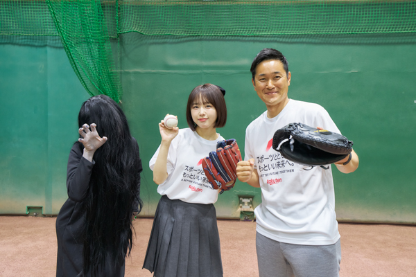 なえなのが映画『見える子ちゃん』と連動した特別演出によるセレモニアルピッチに登場！