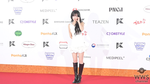 チェ・イェナがモダンガーリーなファッションコーデで登場！＜KCON JAPAN 2025＞