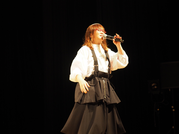 奥華子、デビュー20周年記念コンサートが神戸から開幕！