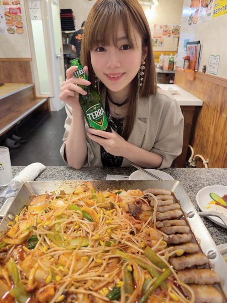 日本一可愛いアラサー・天宮花南、新大久保を楽しむ様子を公開