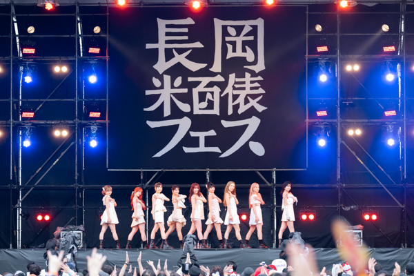 ME:I『ながおか 米百俵フェス ～花火と食と音楽と～ 2025』初出演！初の新潟で、フェスならではの熱気あふれるパフォーマンスを披露
