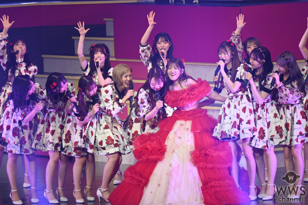 AKB48 村山彩希、涙の卒業コンサートに柏木由紀、峯岸みなみ、岡田奈々らOG17名が熱唱!