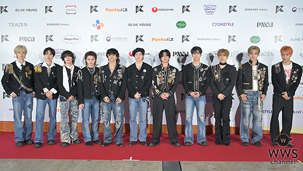 【動画】INI、王子様すぎるブラックジャケット＆デニムでレッドカーペットに登場！＜KCON JAPAN 2025＞