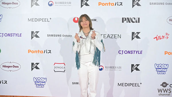 【動画】BIGBANG・D-LITE(DAESUNG) 、クールなホワイトライダース姿でレッドカーペットに登場！＜KCON JAPAN 2025＞