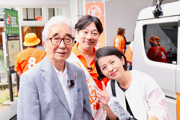 寺西かずひろ監督の応援に大村崑が初の街頭演説に登場「元気ハツラツ93歳です」
