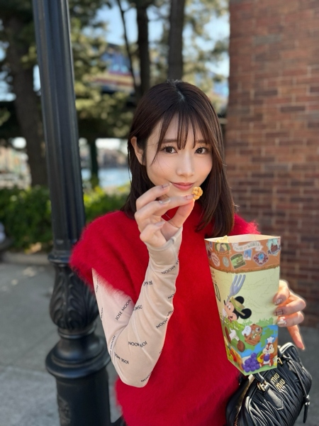 「可愛すぎる日本の宝」河北彩伽、赤コーデでディズニー楽しむ様子を公開！