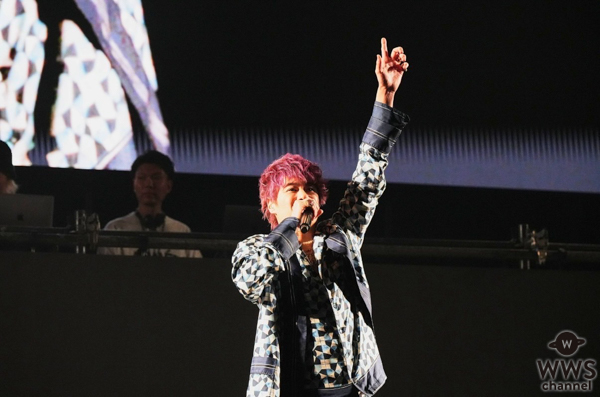 インスタライブ6時間で毎回1000万円を売り上げる60歳新米最強インフルエンサー、アーティストとしてドームに立つ！！　フェス初のシャンパンタワーも実施