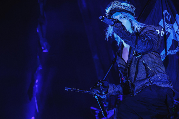 HYDE「HYDE [INSIDE] LIVE 2025 WORLD TOUR」スタート！！初日のライヴレポートが到着！