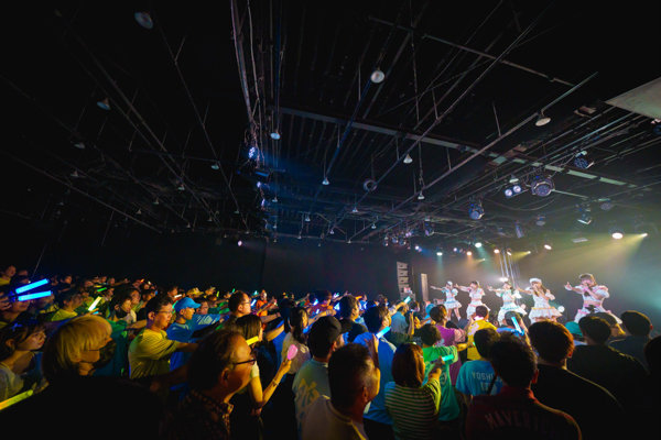 手羽先センセーション、新体制お披露目ライブで新曲披露！