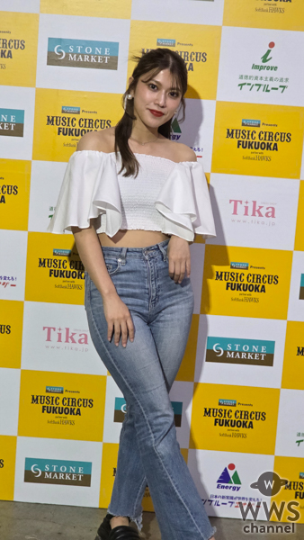 【写真特集】家平有希、肩出し白トップス＆ジーンズでカジュアルコーデ公開！＜MUSIC CIRCUS FUKUOKA＞
