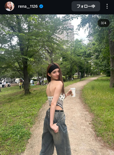 黒木麗奈、クールカジュアルコーデで美肌あらわに