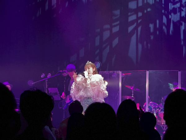 加護亜依、デビュー25周年ライブで語った「やらかした私」と「いまが一番好きな自分」