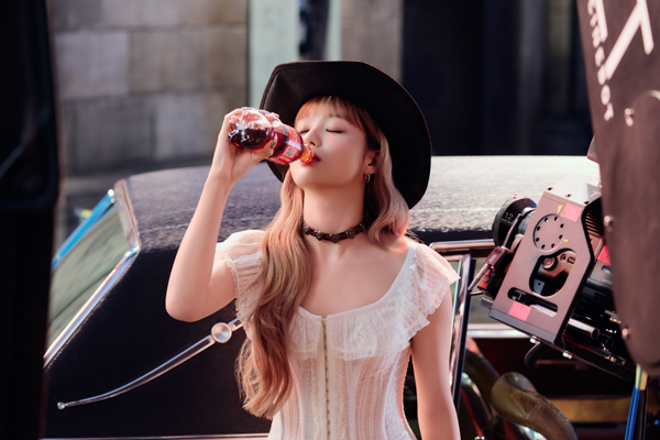 この夏は「コカ・コーラ」と共に夢中全開!XGが「コカ・コーラ限定ライブ」に出演決定!