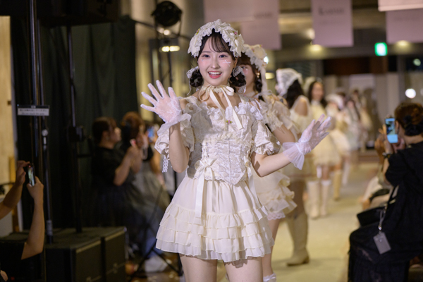 高嶺のなでしこ「LARME×高嶺のなでしこ」スペシャルファッションショーを開催！