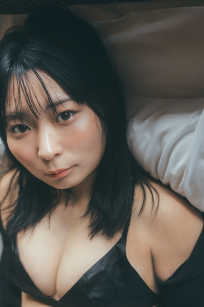 アンゴラ村長、初の本格グラビア写真集の表紙&タイトル解禁