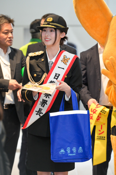 井本彩花が渋谷警察署の一日警察署長に就任 痴漢被害防止キャンペーンで防犯アプリを体験