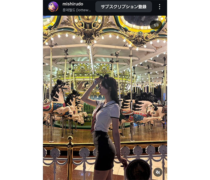 レイラ、ぺたんこお腹が超きれい！スレンダーな制服姿にファン悶絶「努力の天才かよ」