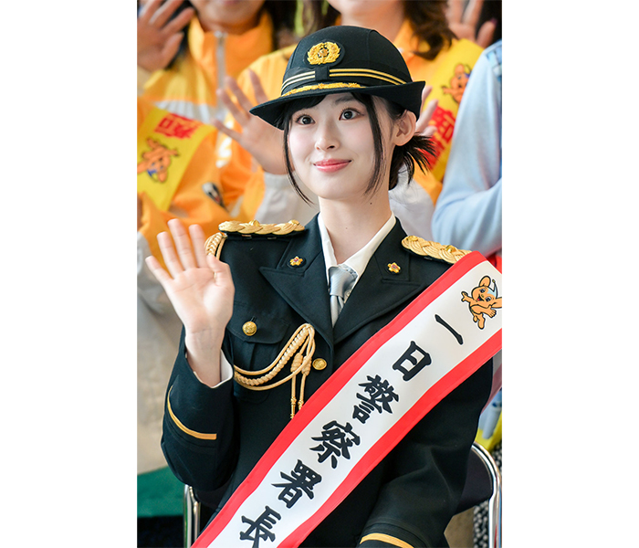 井本彩花が渋谷警察署の一日警察署長に就任　痴漢被害防止キャンペーンで防犯アプリを体験