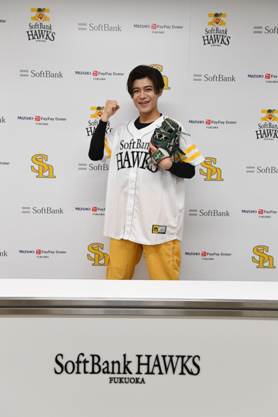会場が盛り上がレオン！セレモニアルピッチで同級生と感動の再会＆WAKI WAKIダンス披露