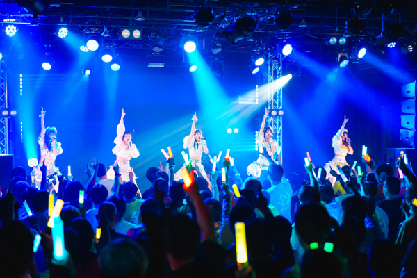 手羽先センセーション、新体制お披露目ライブで新曲披露！