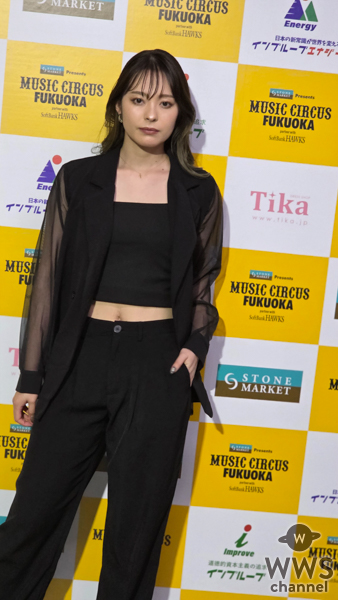 【写真特集】瑠璃奈、シースルーの黒トップスからへそ出しコーデ公開！＜MUSIC CIRCUS FUKUOKA＞