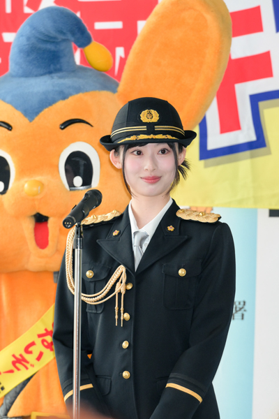 井本彩花が渋谷警察署の一日警察署長に就任 痴漢被害防止キャンペーンで防犯アプリを体験
