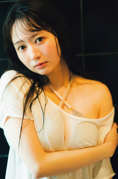 大胆すぎる肌見せカットが到着！！江籠裕奈3rd写真集先行カット第2弾！